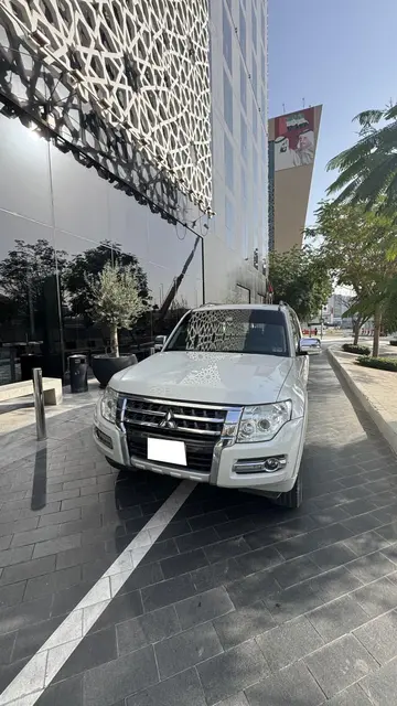 Mitsubishi Pajero GLS BASE in Dubai