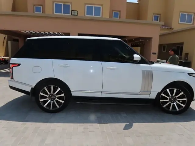 Land Rover Range ROVER SUPERCHARGED in Dubai