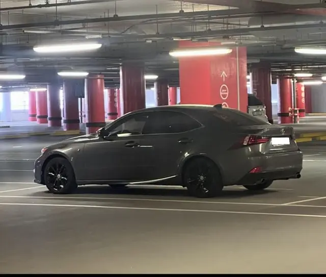 Lexus IS STD in Dubai