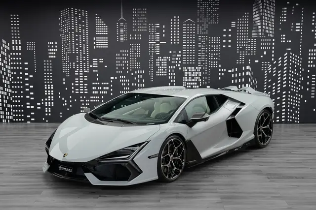 Lamborghini Revuelto