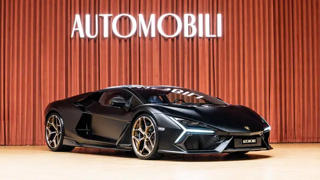 Lamborghini Revuelto