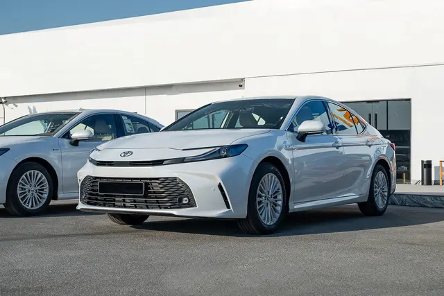 Toyota Camry E Plus HEV 2.5L