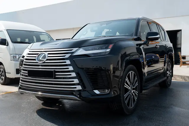 Lexus LX 600 Black 3.5L 7