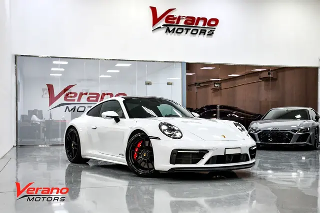 Porsche 911 Carrera 4 GTS