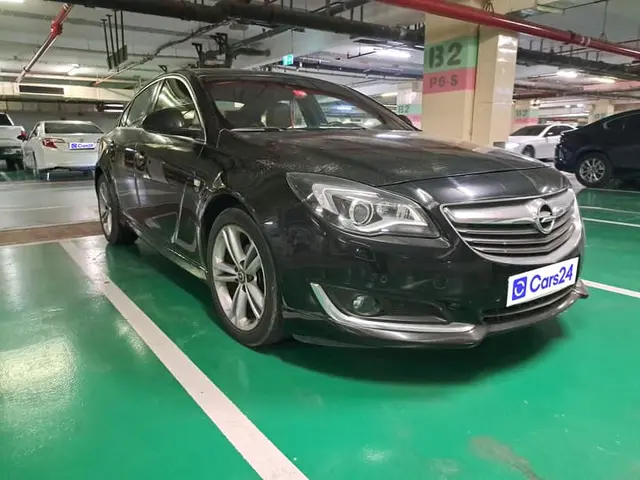 Opel Insignia STD in Dubai
