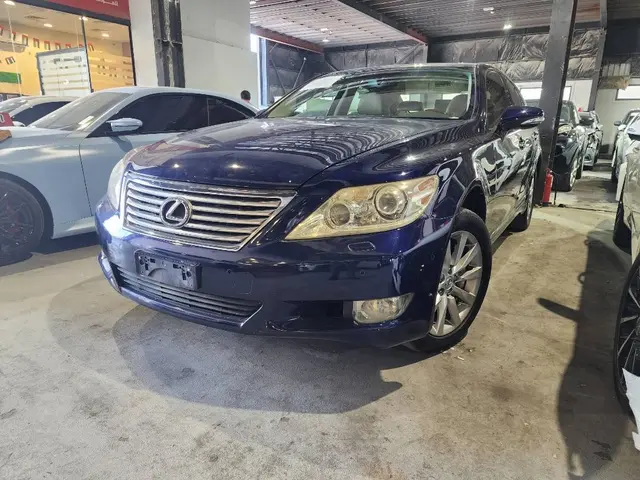 Lexus LS 460