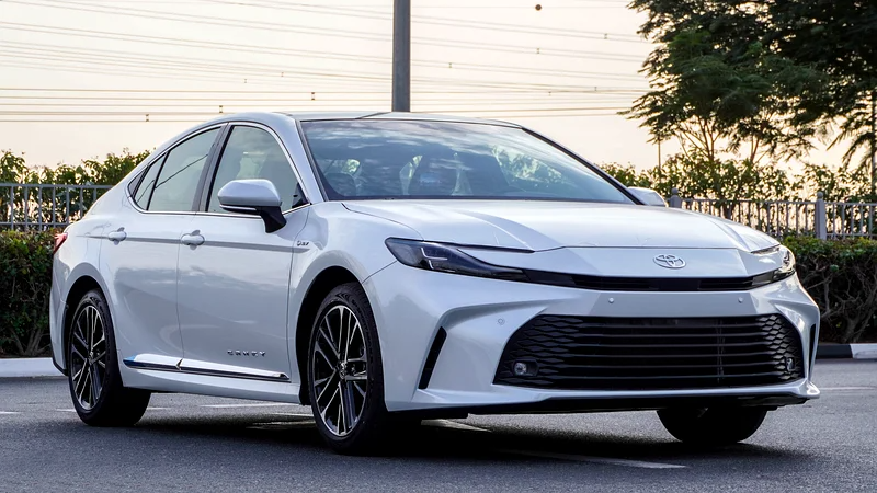 Toyota Camry LE 2025 — photo 1