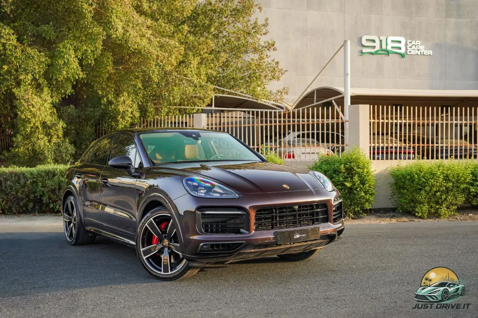 Porsche Cayenne 2023 — photo 1