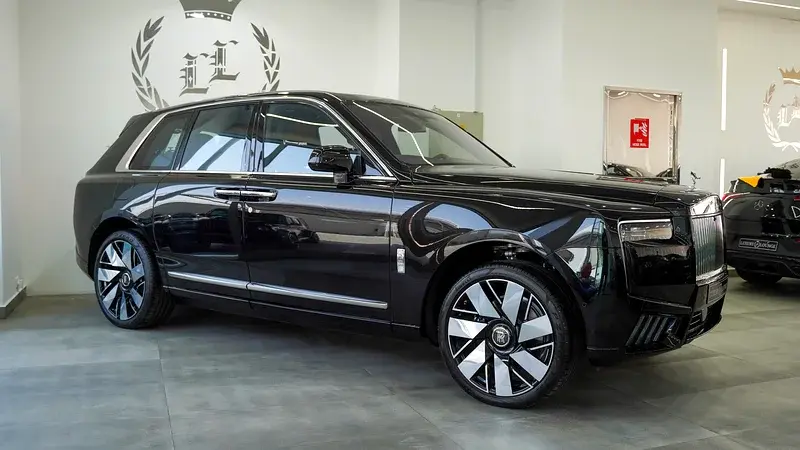 Rolls-Royce Cullinan 2025 — photo 1