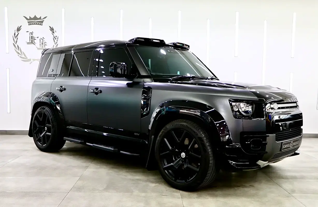 Land Rover Defender 2023 — photo 1