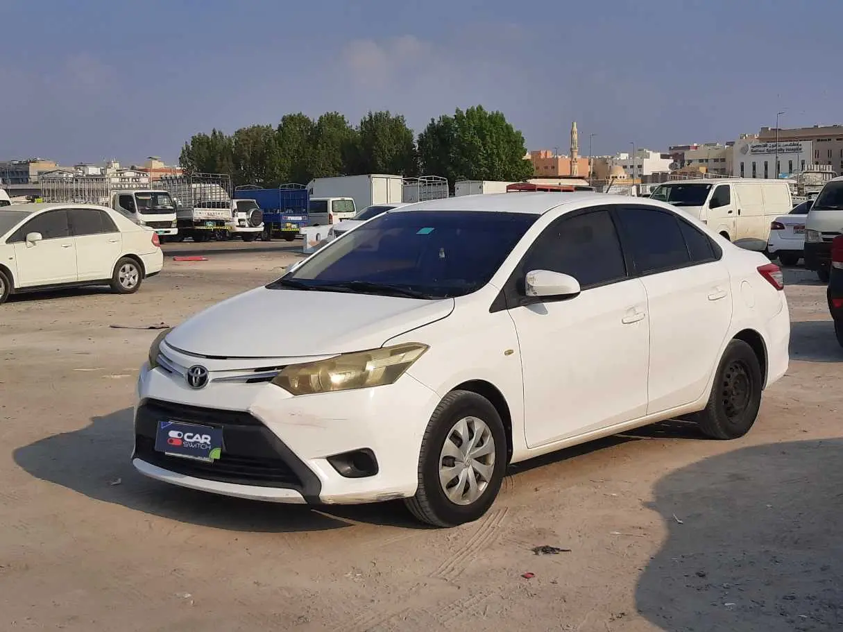 Toyota Yaris 2015 — photo 1