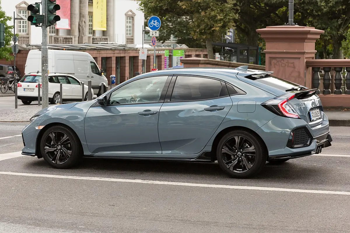 Honda Civic GLE 2025 — photo 1