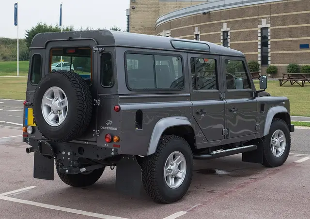 Land Rover Defender S-Line
