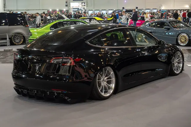 Tesla Model 3 Luxury